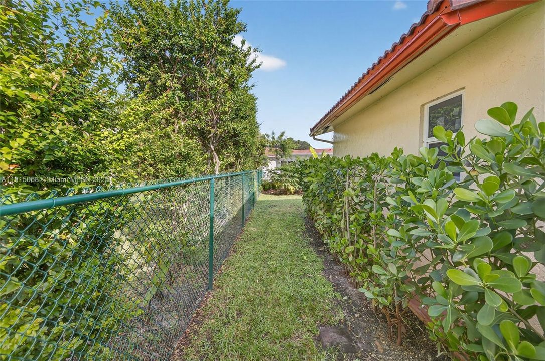 出租: $2,450 (2 贝兹, 2 浴室, 2367 平方英尺)