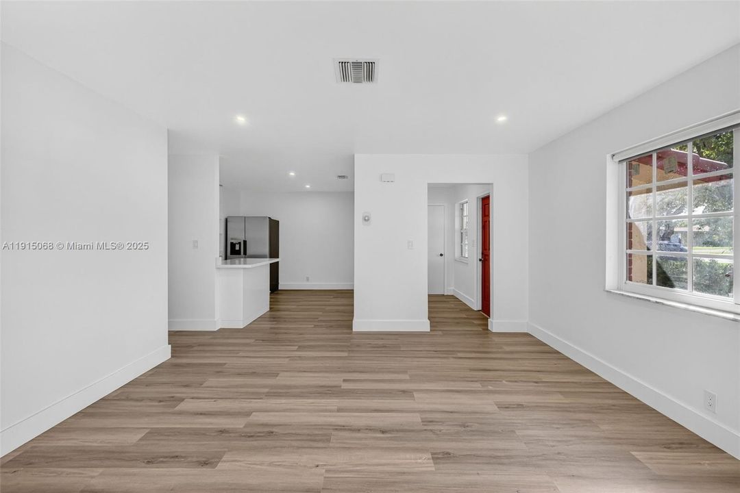 出租: $2,450 (2 贝兹, 2 浴室, 2367 平方英尺)