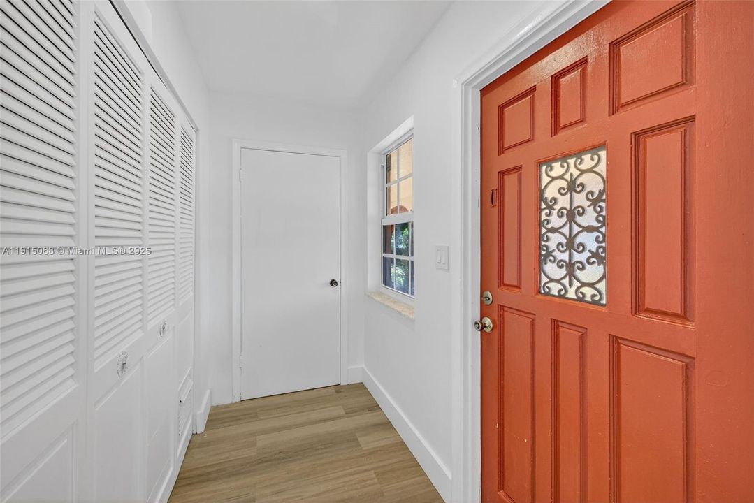 出租: $2,450 (2 贝兹, 2 浴室, 2367 平方英尺)