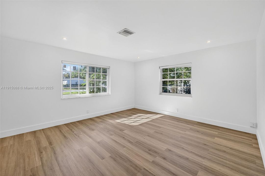 出租: $2,450 (2 贝兹, 2 浴室, 2367 平方英尺)