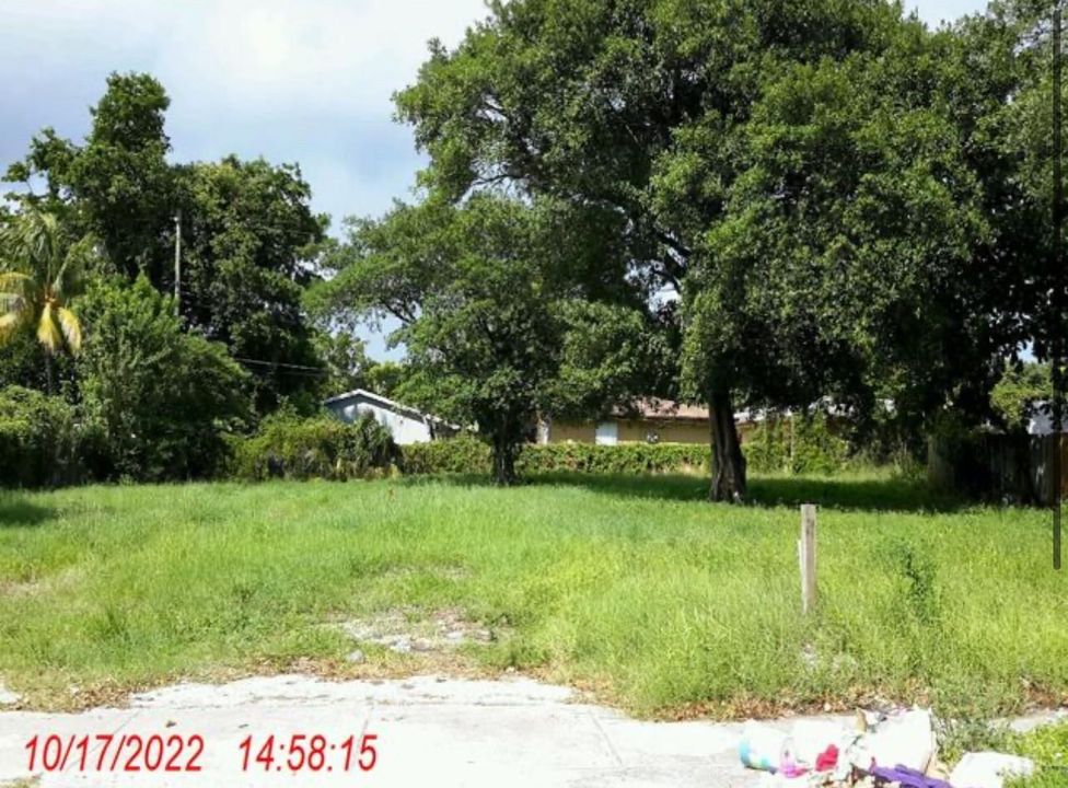 待售: $1,200,000 (0.49 acres)