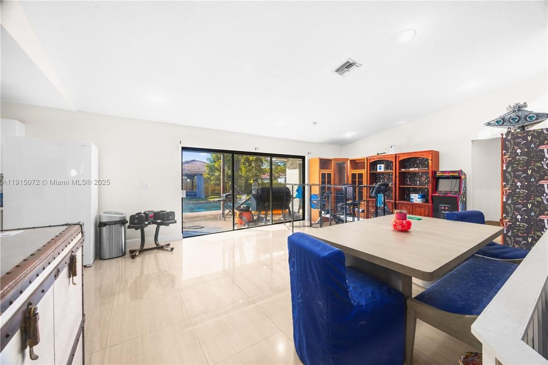 待售: $875,000 (4 贝兹, 2 浴室, 2519 平方英尺)