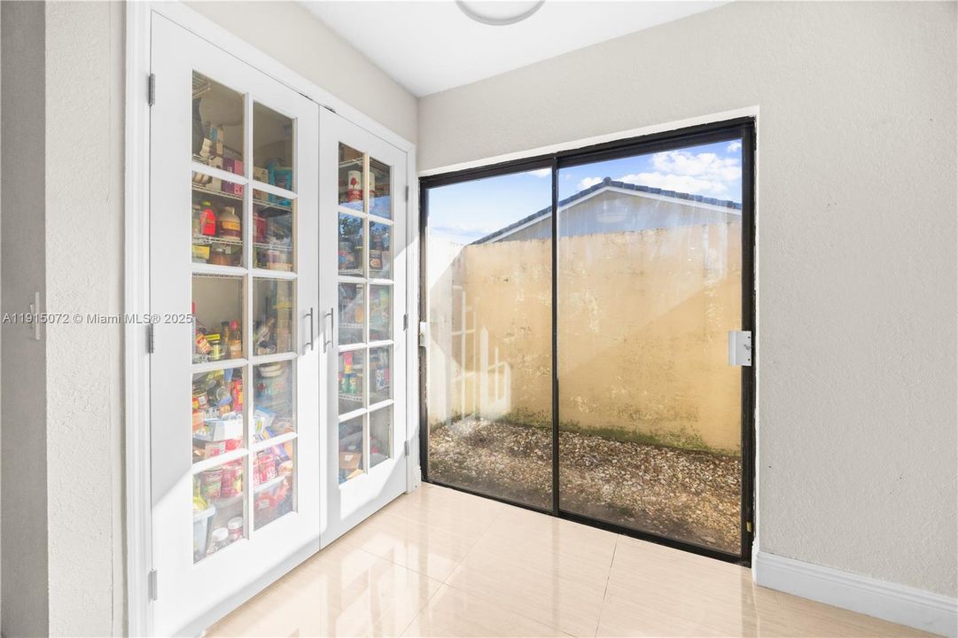 待售: $875,000 (4 贝兹, 2 浴室, 2519 平方英尺)