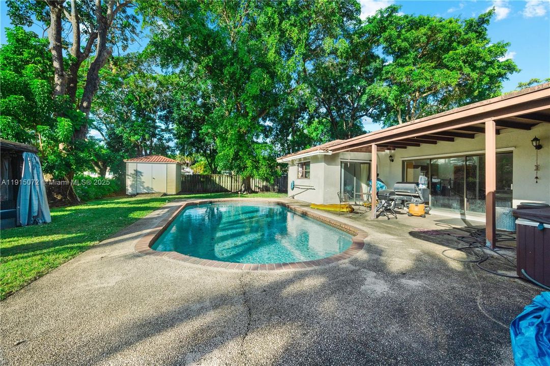 待售: $875,000 (4 贝兹, 2 浴室, 2519 平方英尺)