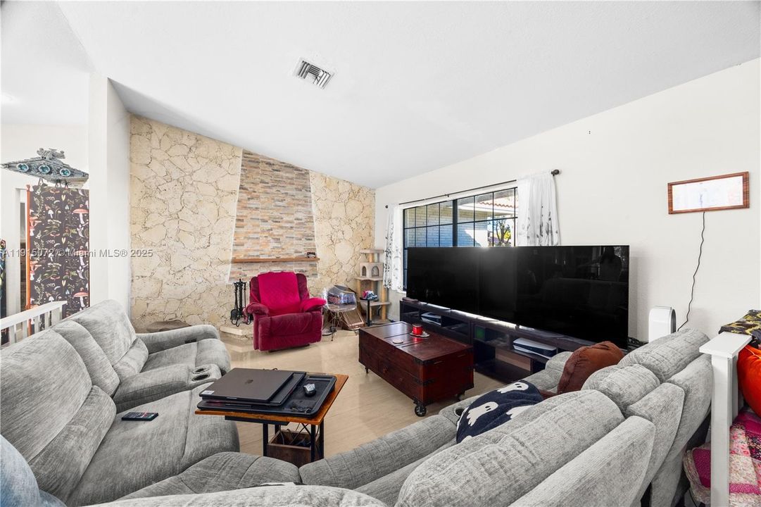 待售: $875,000 (4 贝兹, 2 浴室, 2519 平方英尺)