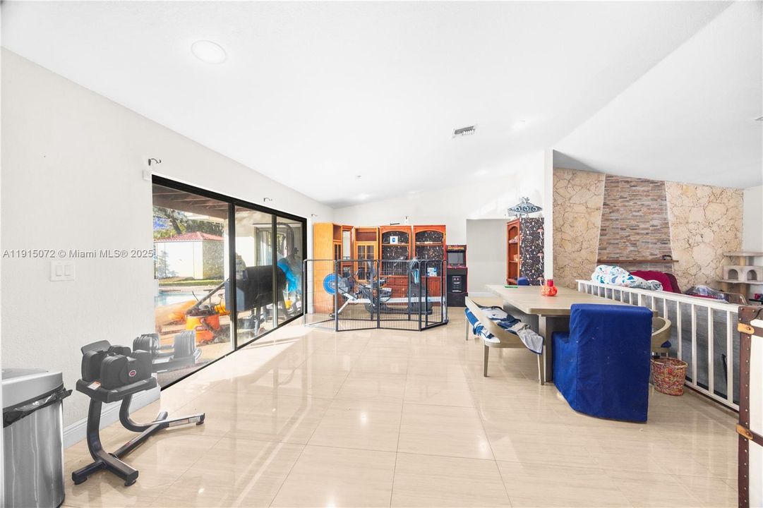 待售: $875,000 (4 贝兹, 2 浴室, 2519 平方英尺)