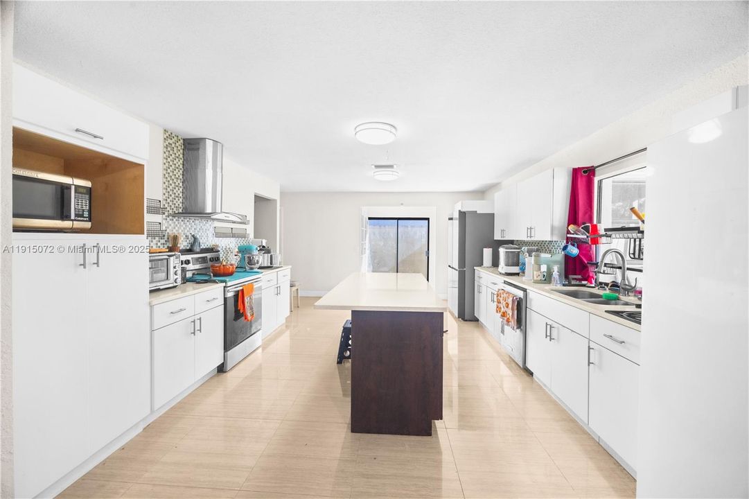 待售: $875,000 (4 贝兹, 2 浴室, 2519 平方英尺)