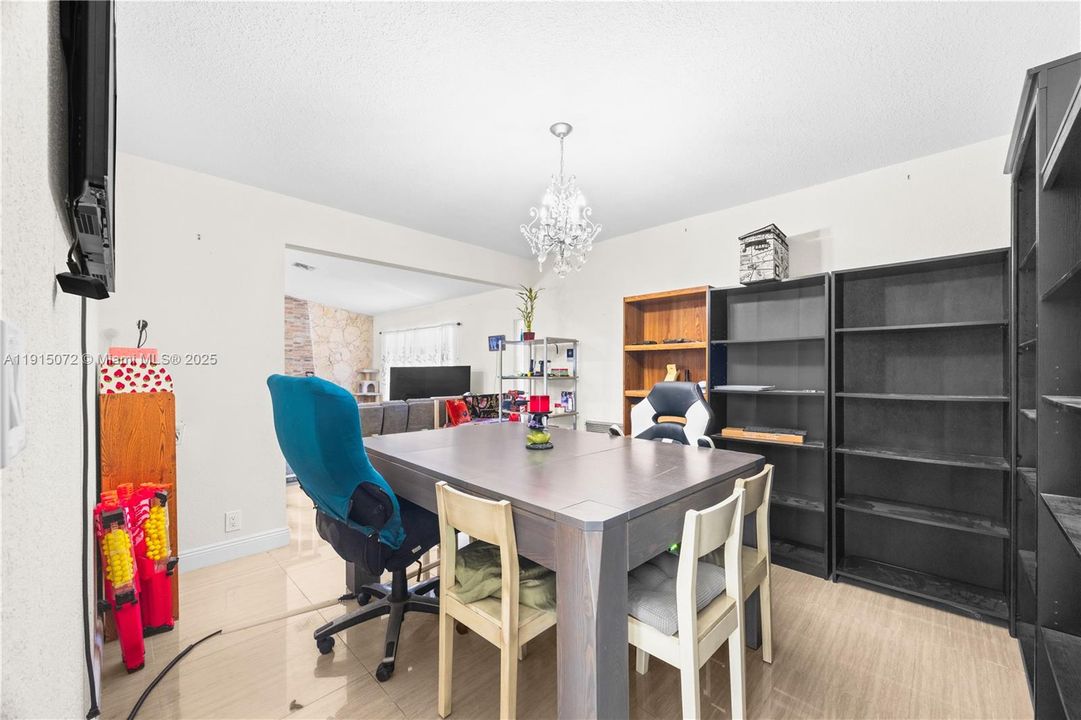 待售: $875,000 (4 贝兹, 2 浴室, 2519 平方英尺)