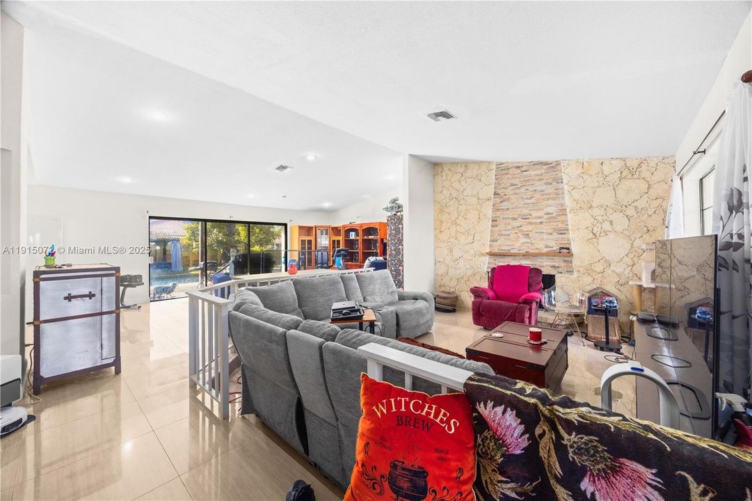 待售: $875,000 (4 贝兹, 2 浴室, 2519 平方英尺)