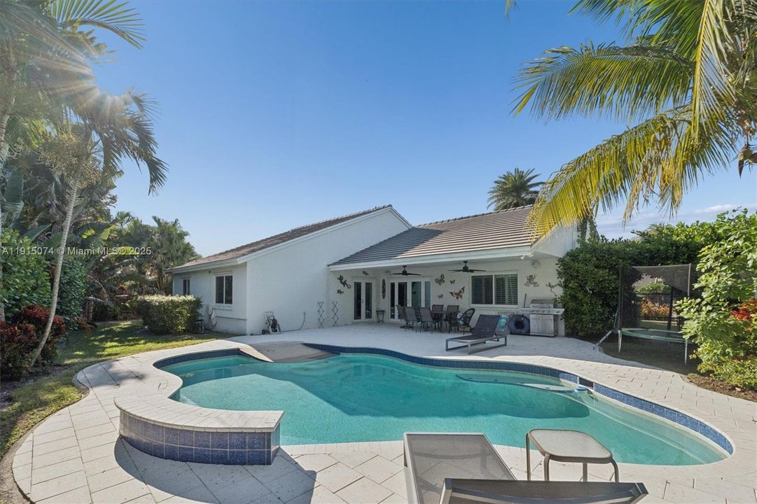 For Sale: $834,000 (3 beds, 2 baths, 2004 Square Feet)