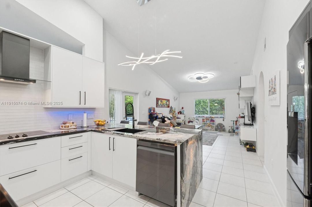 For Sale: $834,000 (3 beds, 2 baths, 2004 Square Feet)