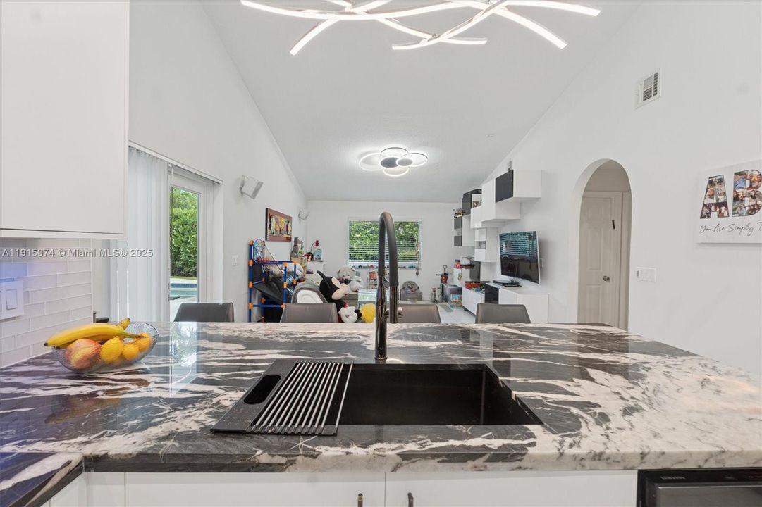 For Sale: $834,000 (3 beds, 2 baths, 2004 Square Feet)