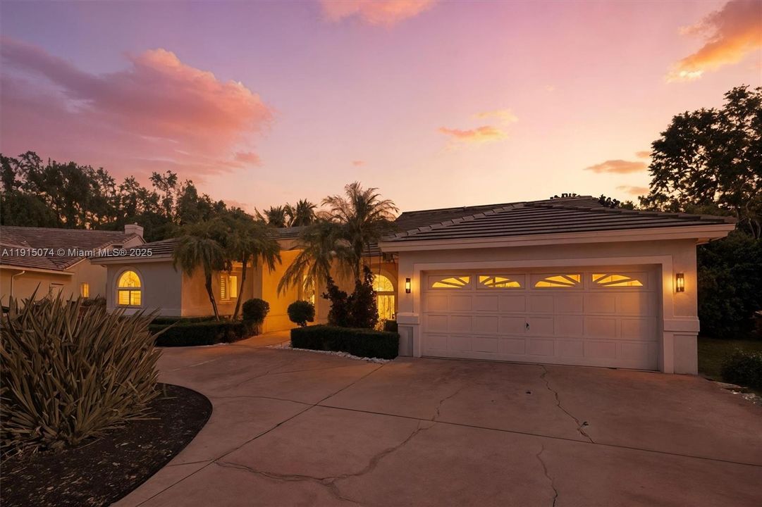 For Sale: $834,000 (3 beds, 2 baths, 2004 Square Feet)