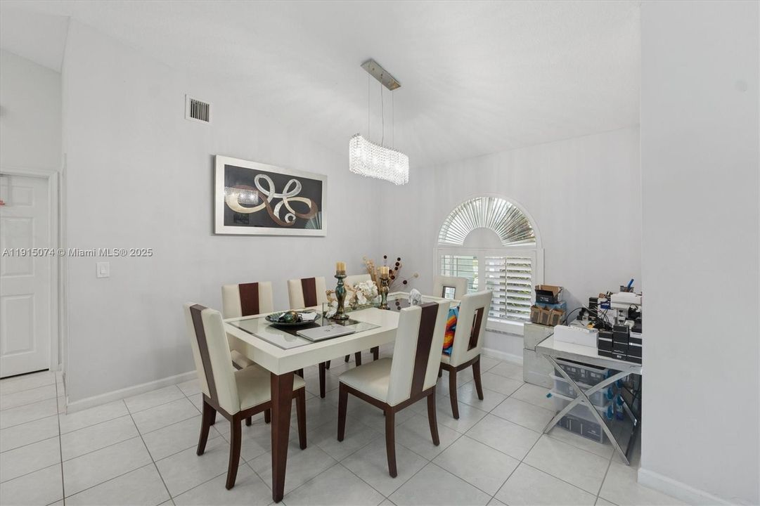 For Sale: $834,000 (3 beds, 2 baths, 2004 Square Feet)