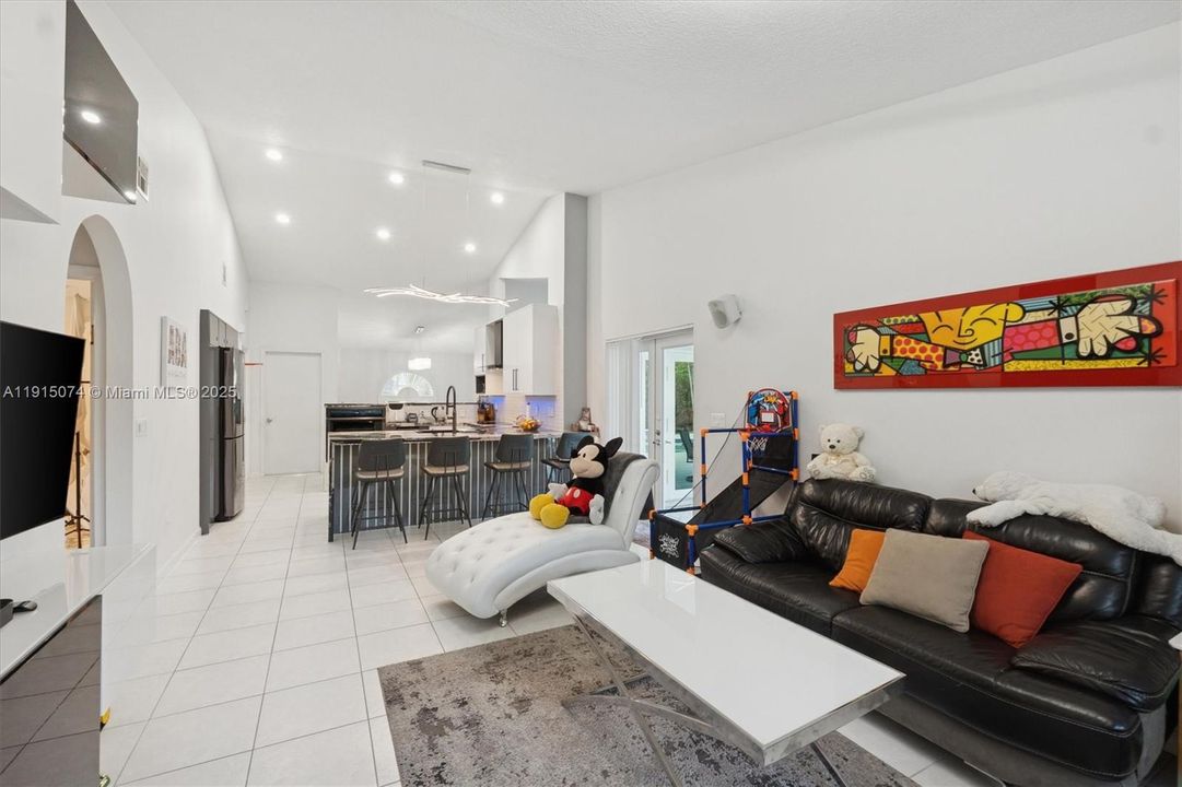 For Sale: $834,000 (3 beds, 2 baths, 2004 Square Feet)