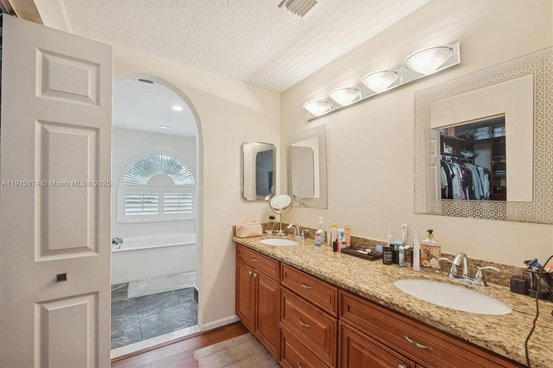 For Sale: $834,000 (3 beds, 2 baths, 2004 Square Feet)