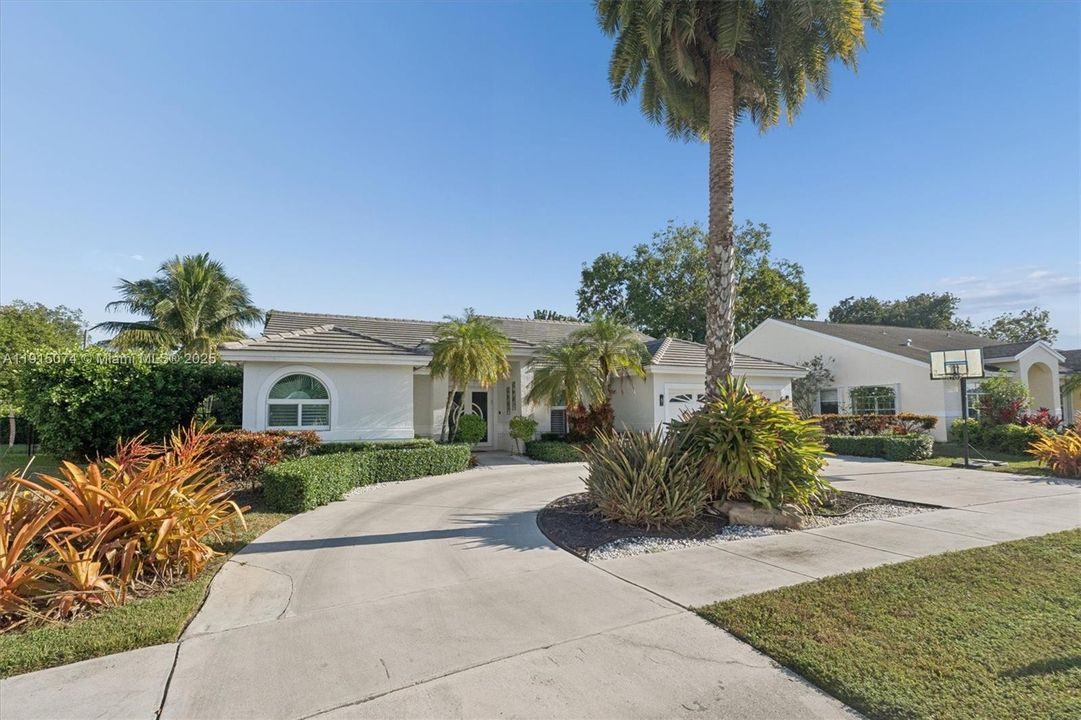 For Sale: $834,000 (3 beds, 2 baths, 2004 Square Feet)