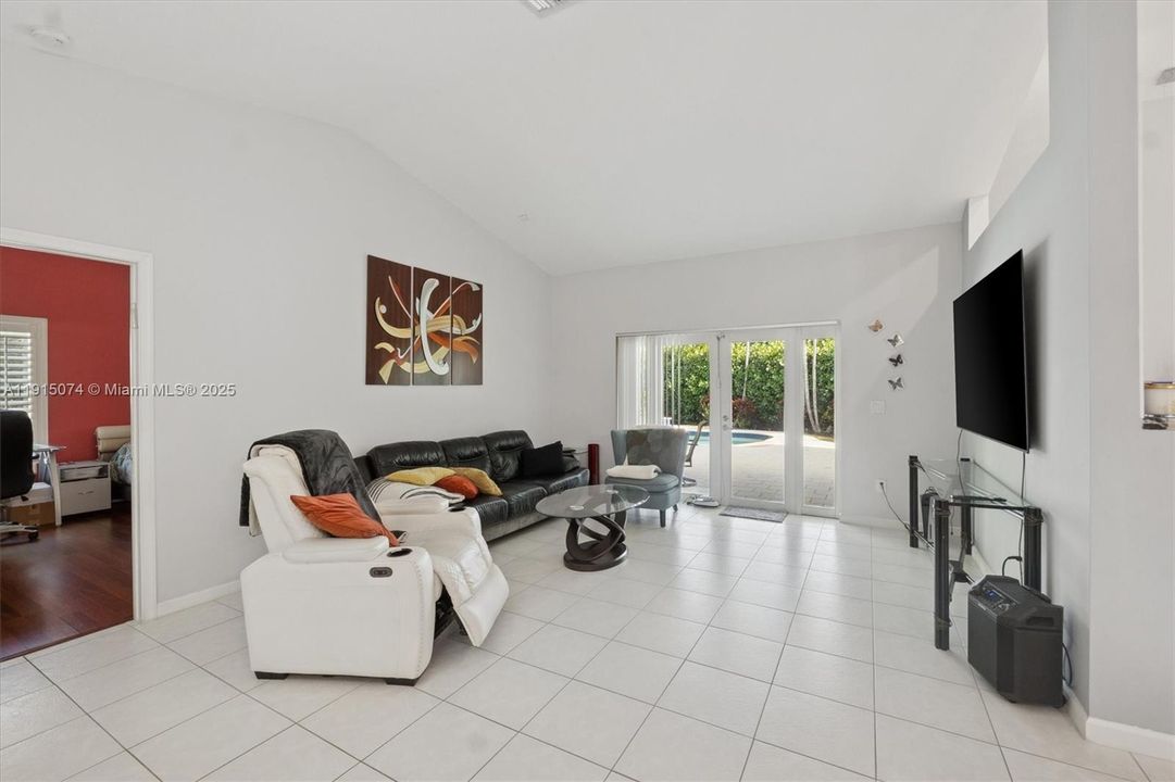 For Sale: $834,000 (3 beds, 2 baths, 2004 Square Feet)