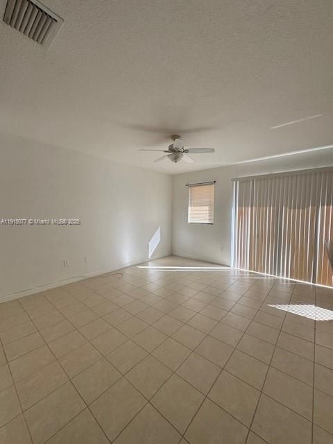 合同活跃: $2,890 (3 贝兹, 2 浴室, 1733 平方英尺)