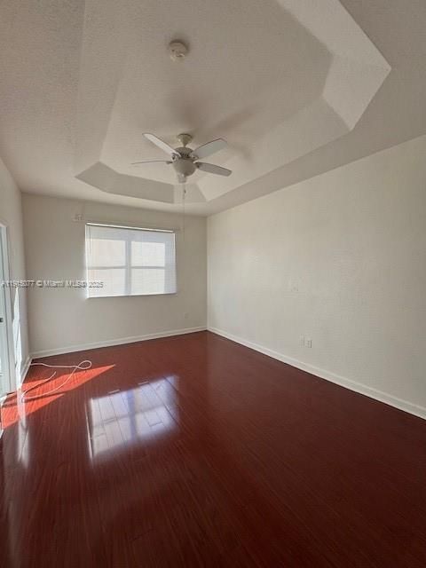 合同活跃: $2,890 (3 贝兹, 2 浴室, 1733 平方英尺)