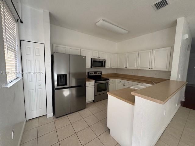 合同活跃: $2,890 (3 贝兹, 2 浴室, 1733 平方英尺)