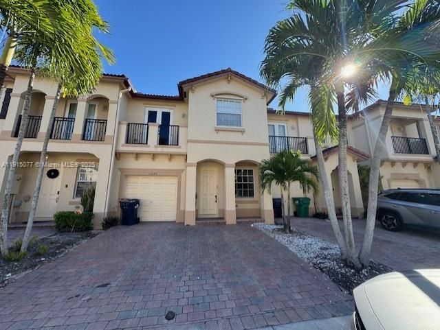 合同活跃: $2,890 (3 贝兹, 2 浴室, 1733 平方英尺)