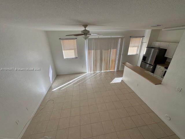 合同活跃: $2,890 (3 贝兹, 2 浴室, 1733 平方英尺)