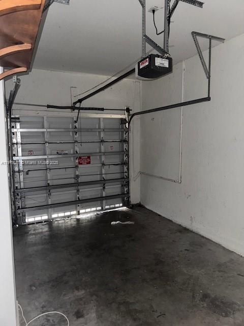 合同活跃: $2,890 (3 贝兹, 2 浴室, 1733 平方英尺)