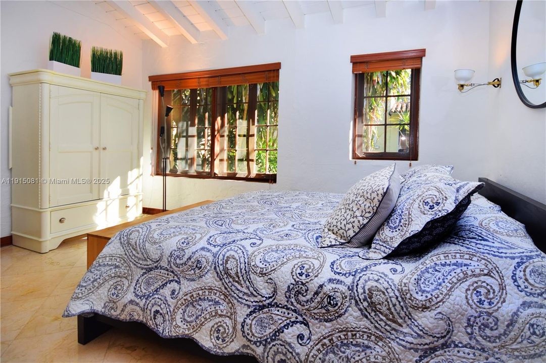 Option to put bed in open space