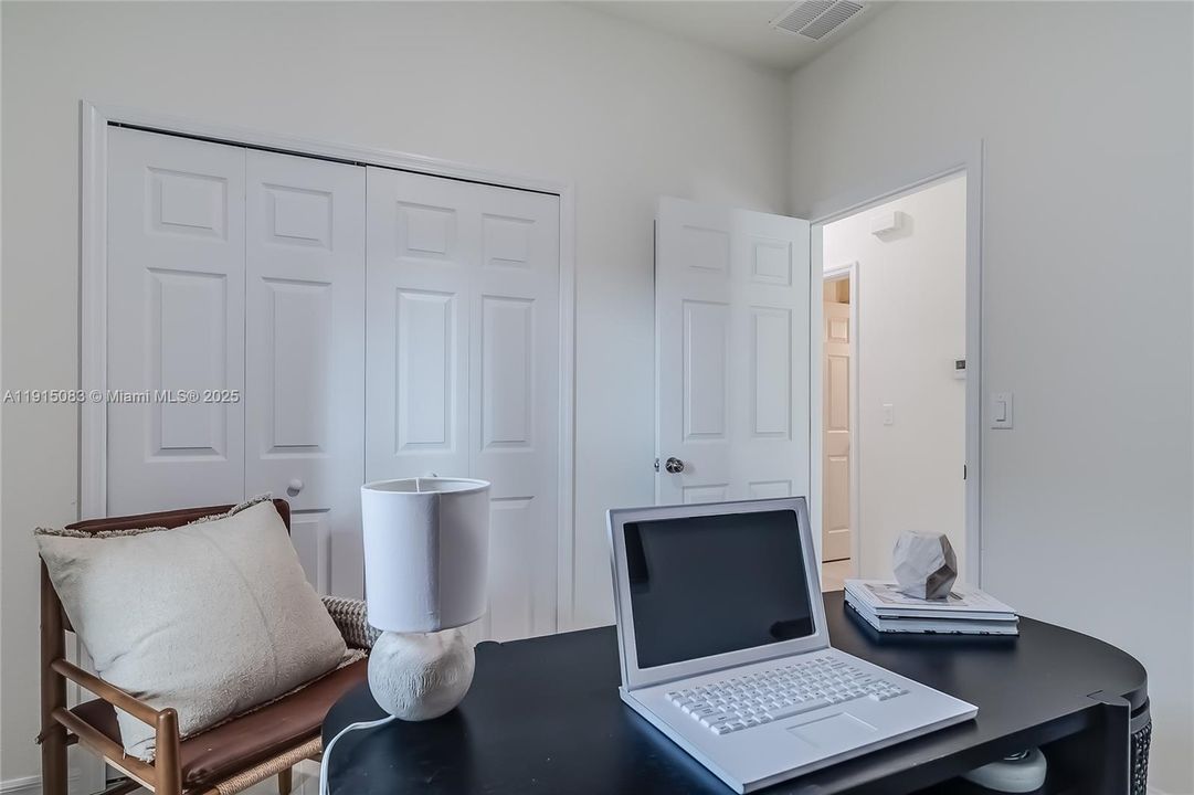 For Rent: $1,700 (3 beds, 2 baths, 1330 Square Feet)