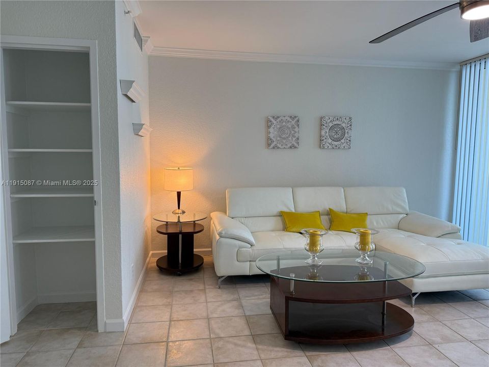 En Venta: $340,000 (0 camas, 1 baños, 482 Pies cuadrados)