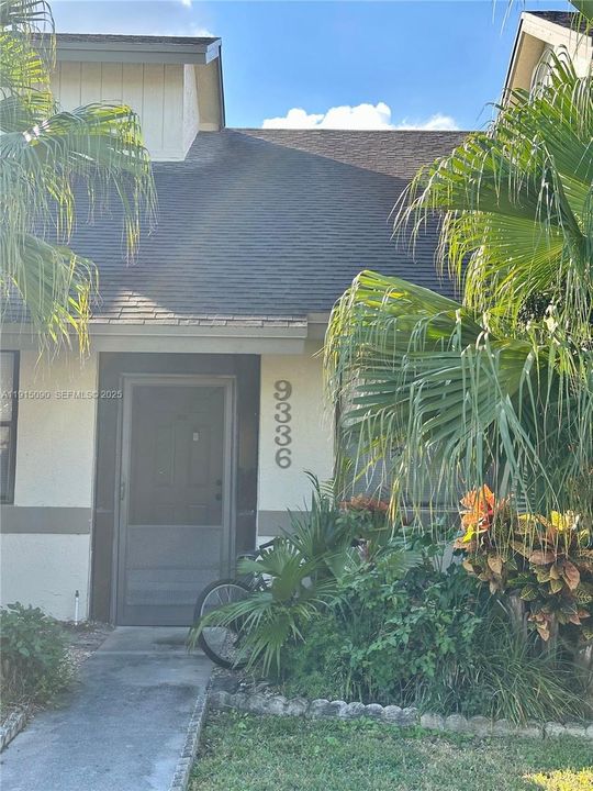 出租: $2,550 (2 贝兹, 2 浴室, 1279 平方英尺)