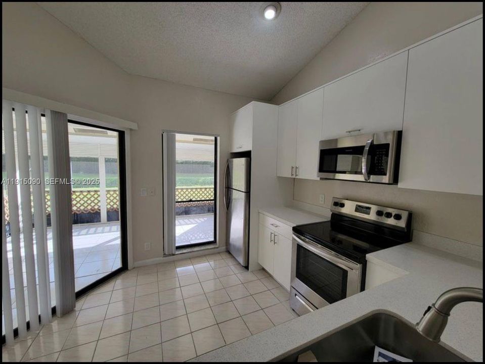 出租: $2,550 (2 贝兹, 2 浴室, 1279 平方英尺)