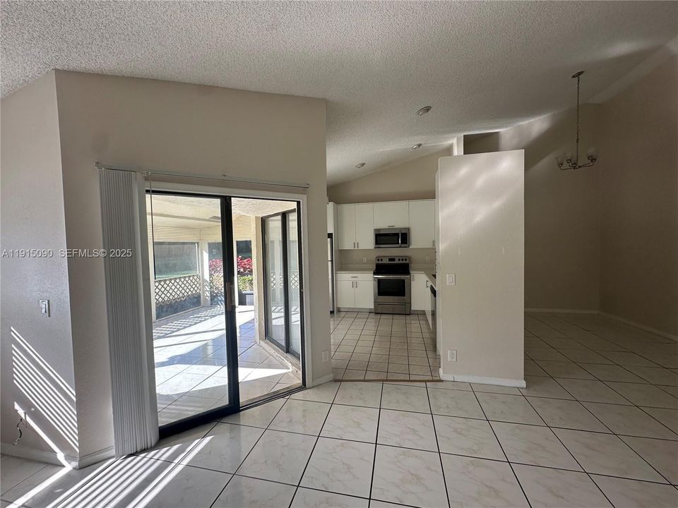 出租: $2,550 (2 贝兹, 2 浴室, 1279 平方英尺)