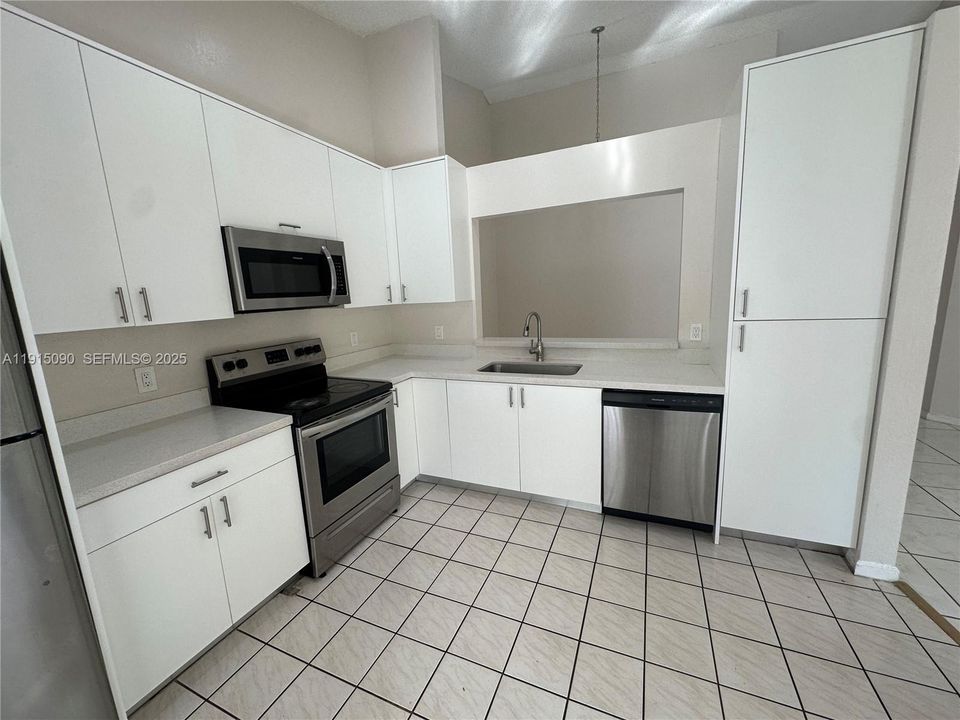 出租: $2,550 (2 贝兹, 2 浴室, 1279 平方英尺)