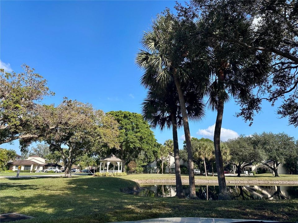 出租: $2,550 (2 贝兹, 2 浴室, 1279 平方英尺)