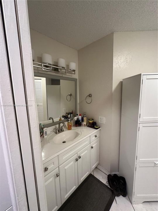 出租: $2,550 (2 贝兹, 2 浴室, 1279 平方英尺)