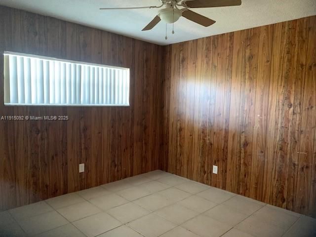 Под контрактом: $1,800 (2 спален, 1 ванн, 828 Квадратных фут)