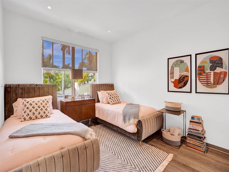 For Sale: $896,000 (3 beds, 2 baths, 2305 Square Feet)