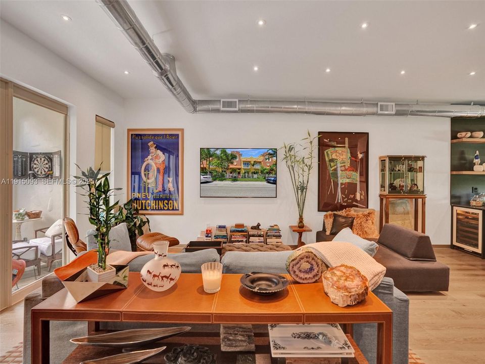 For Sale: $896,000 (3 beds, 2 baths, 2305 Square Feet)