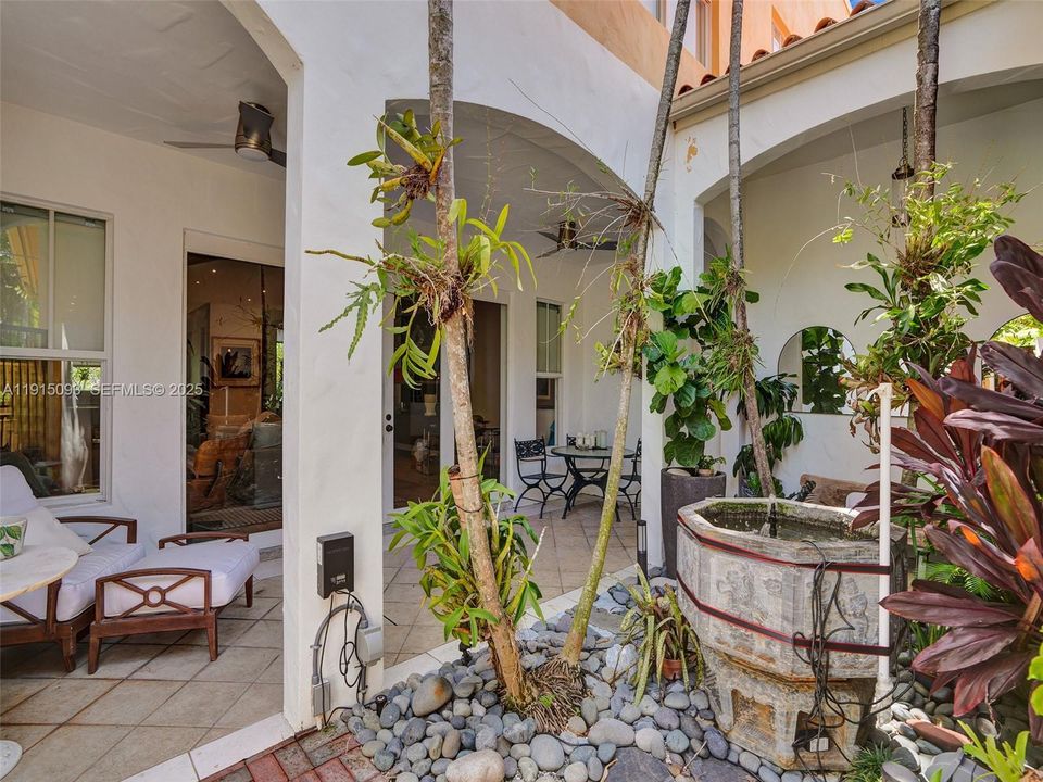 For Sale: $896,000 (3 beds, 2 baths, 2305 Square Feet)