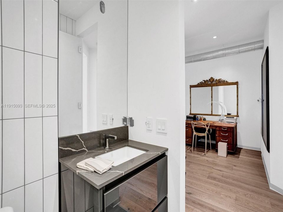 For Sale: $896,000 (3 beds, 2 baths, 2305 Square Feet)