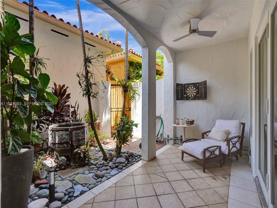 For Sale: $896,000 (3 beds, 2 baths, 2305 Square Feet)