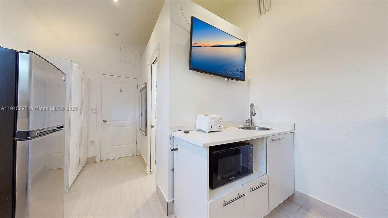 For Sale: $665,000 (2 beds, 2 baths, 1429 Square Feet)