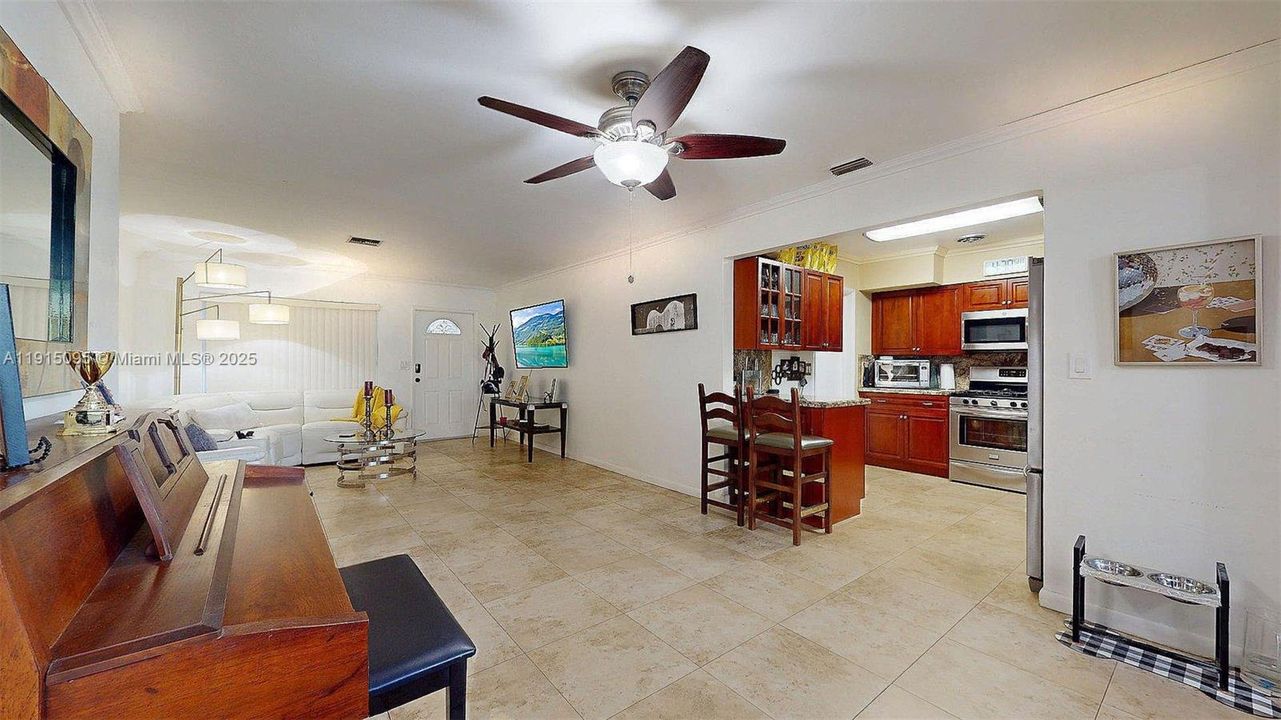 For Sale: $665,000 (2 beds, 2 baths, 1429 Square Feet)