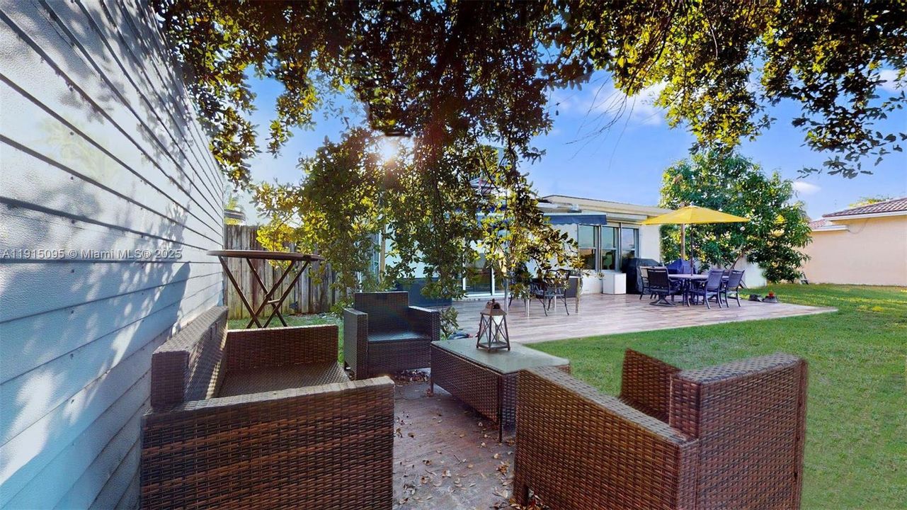 For Sale: $665,000 (2 beds, 2 baths, 1429 Square Feet)