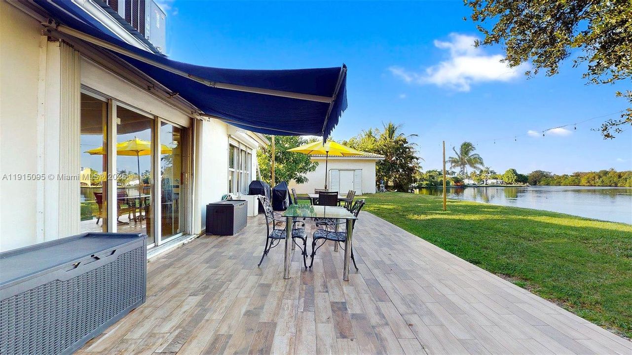 For Sale: $665,000 (2 beds, 2 baths, 1429 Square Feet)