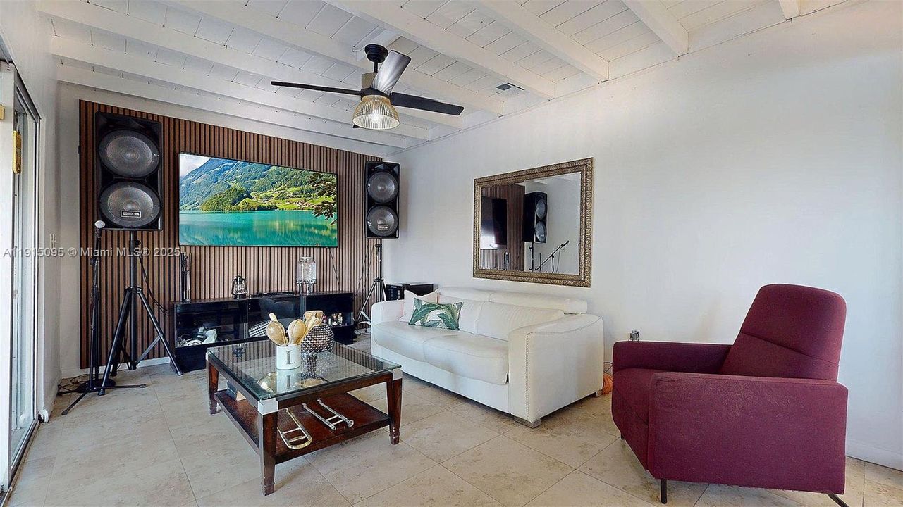 For Sale: $665,000 (2 beds, 2 baths, 1429 Square Feet)