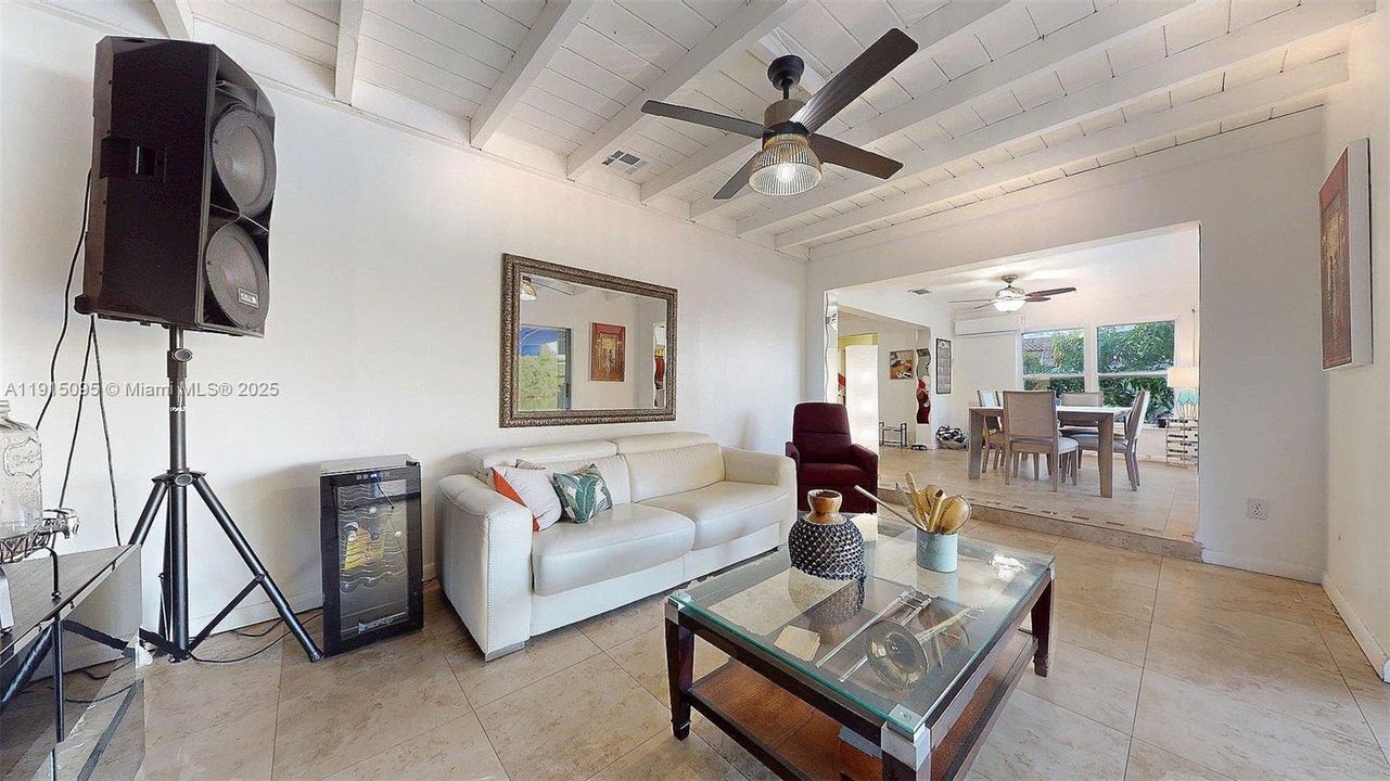 For Sale: $665,000 (2 beds, 2 baths, 1429 Square Feet)