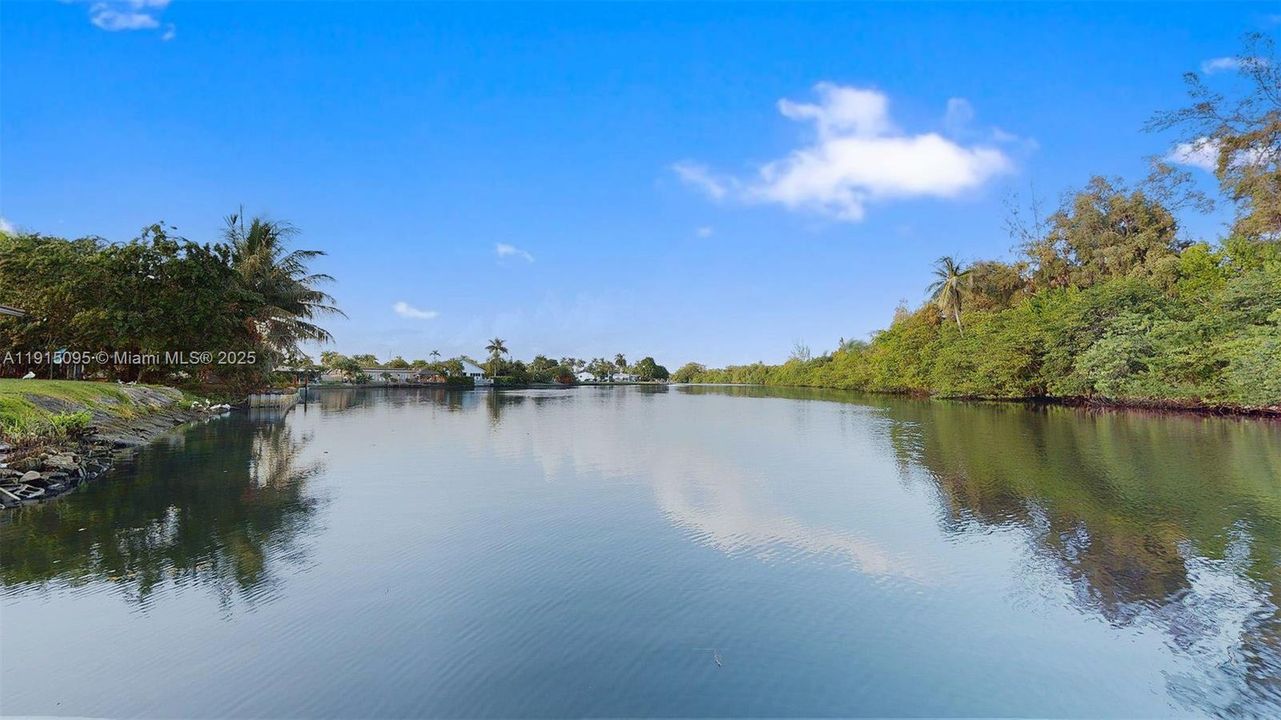 For Sale: $665,000 (2 beds, 2 baths, 1429 Square Feet)